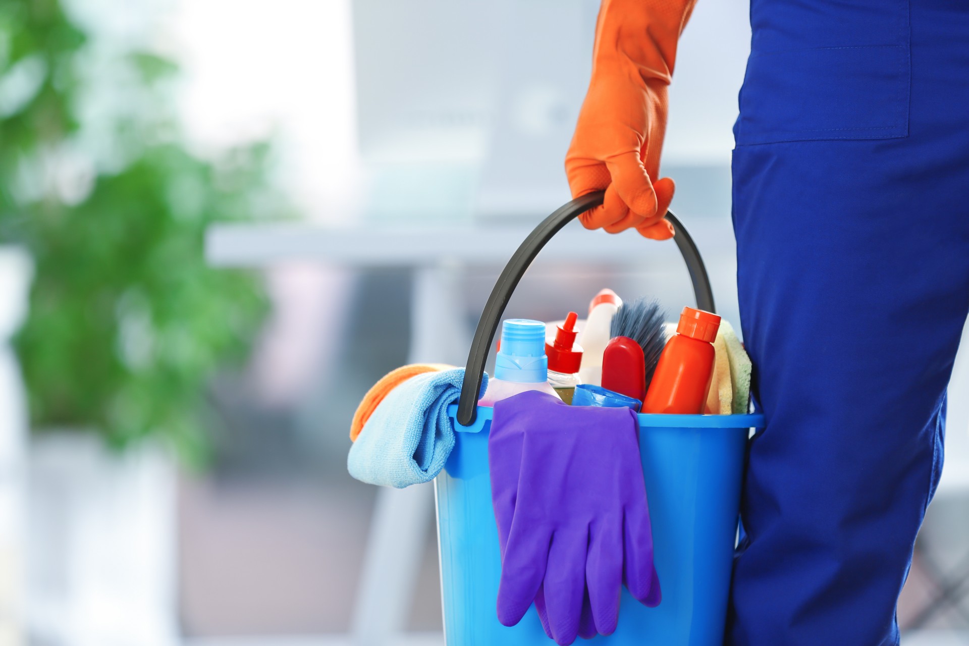 Cómo emplear los productos de limpieza con seguridad | Comercial Dona